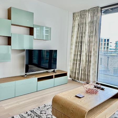 Luxury 2 Bedroom 2 Bathroom Apartment - London City Airport Bagian luar foto