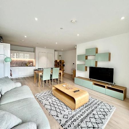 Luxury 2 Bedroom 2 Bathroom Apartment - London City Airport Bagian luar foto