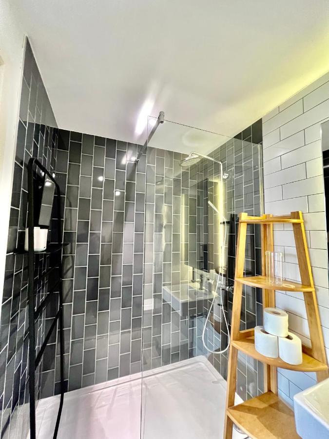 Luxury 2 Bedroom 2 Bathroom Apartment - London City Airport Bagian luar foto