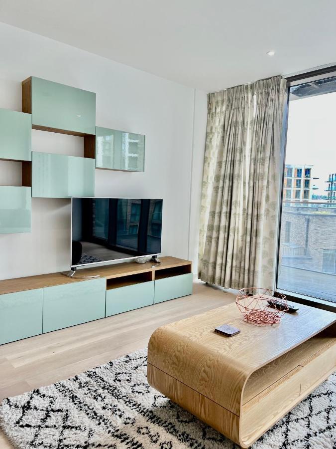 Luxury 2 Bedroom 2 Bathroom Apartment - London City Airport Bagian luar foto