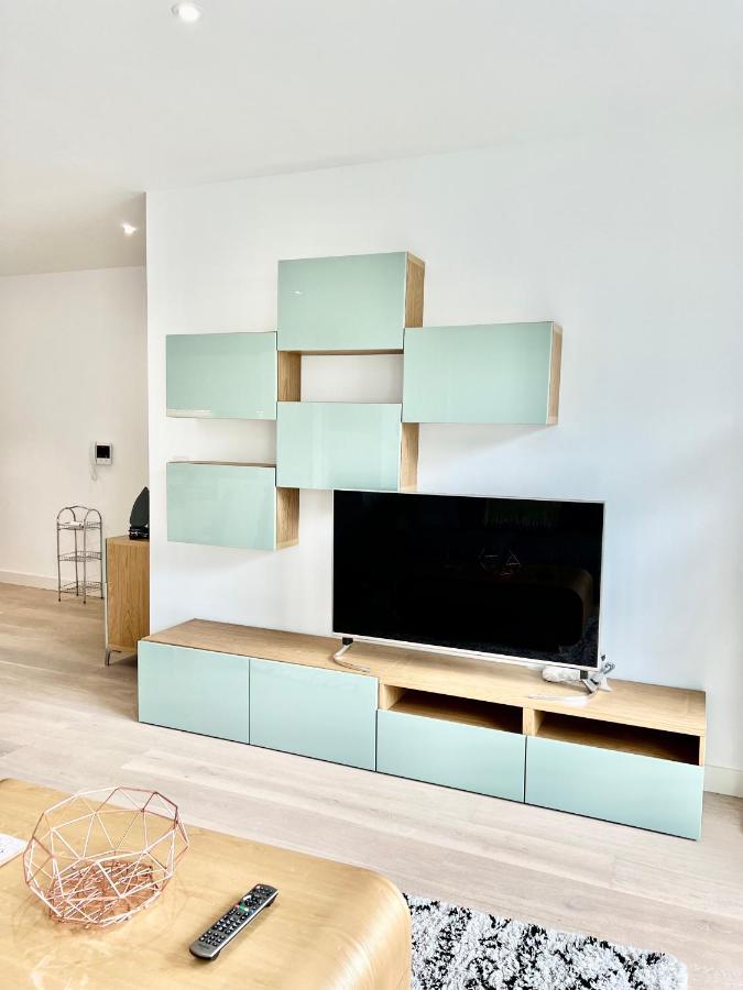 Luxury 2 Bedroom 2 Bathroom Apartment - London City Airport Bagian luar foto