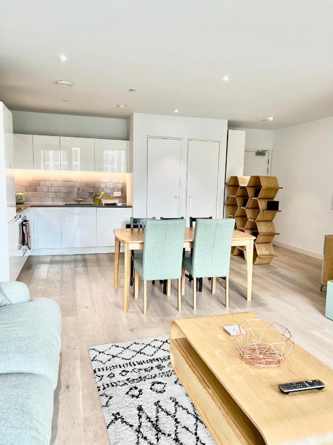 Luxury 2 Bedroom 2 Bathroom Apartment - London City Airport Bagian luar foto