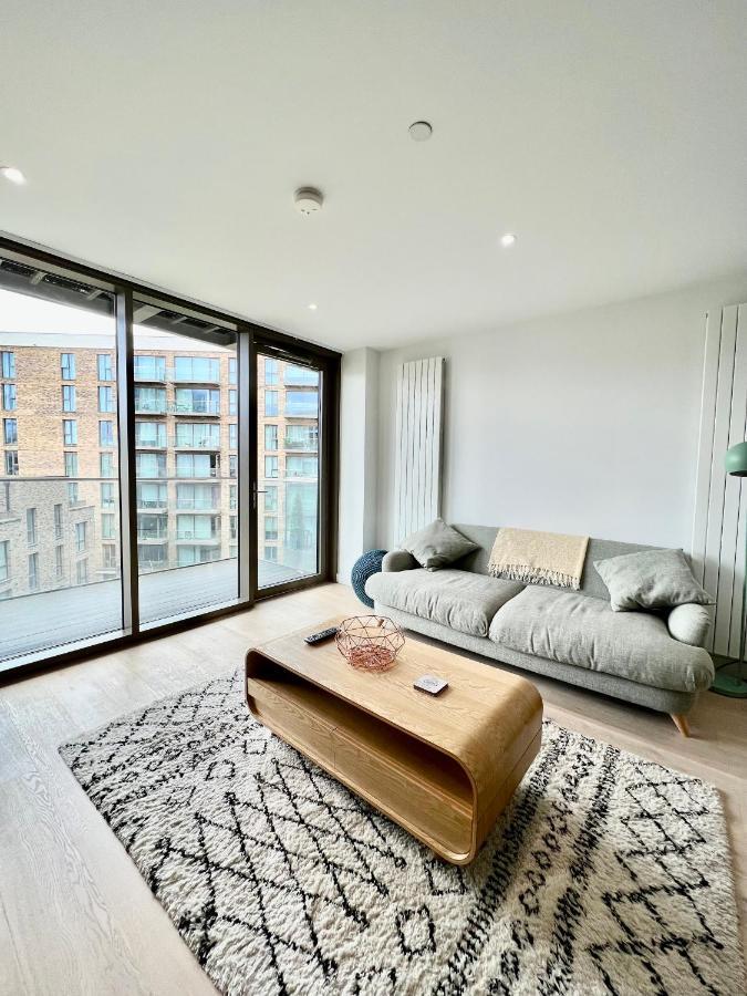 Luxury 2 Bedroom 2 Bathroom Apartment - London City Airport Bagian luar foto