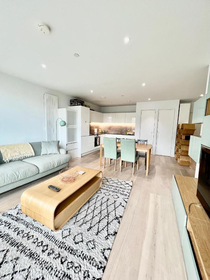 Luxury 2 Bedroom 2 Bathroom Apartment - London City Airport Bagian luar foto
