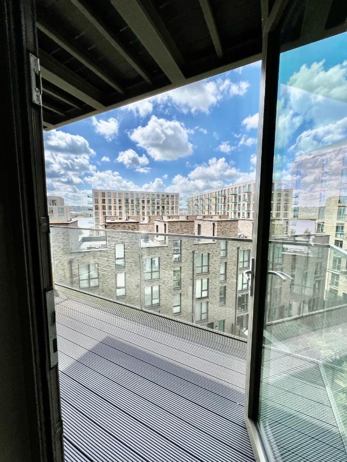 Luxury 2 Bedroom 2 Bathroom Apartment - London City Airport Bagian luar foto